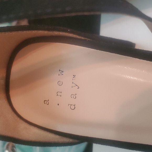 Black scrappy Low chunky heels - Picture 3 of 3